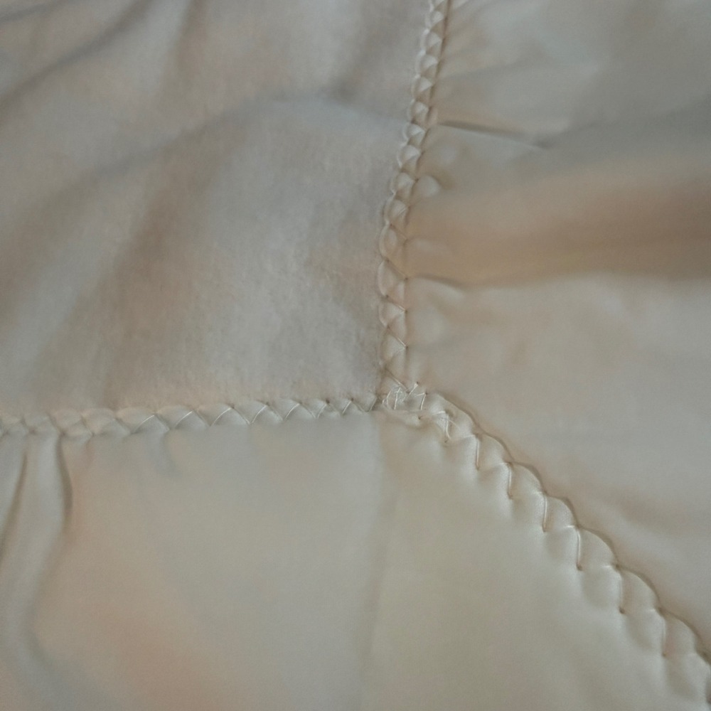 Vintage Quiltex White Satin Trim Baby Blanket ILGWU Union Made 36x50 - Picture 5 of 8